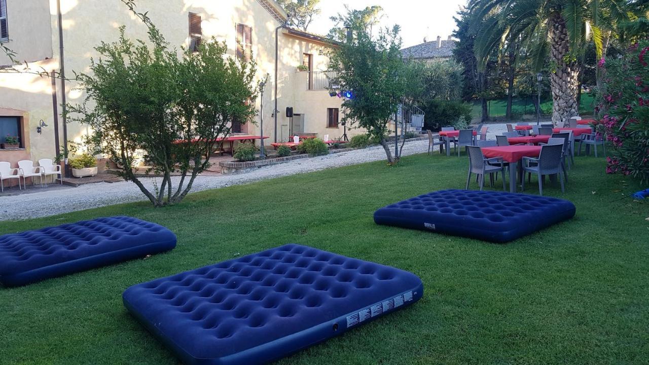 La Grancia Country House Hostal Treia Exterior foto